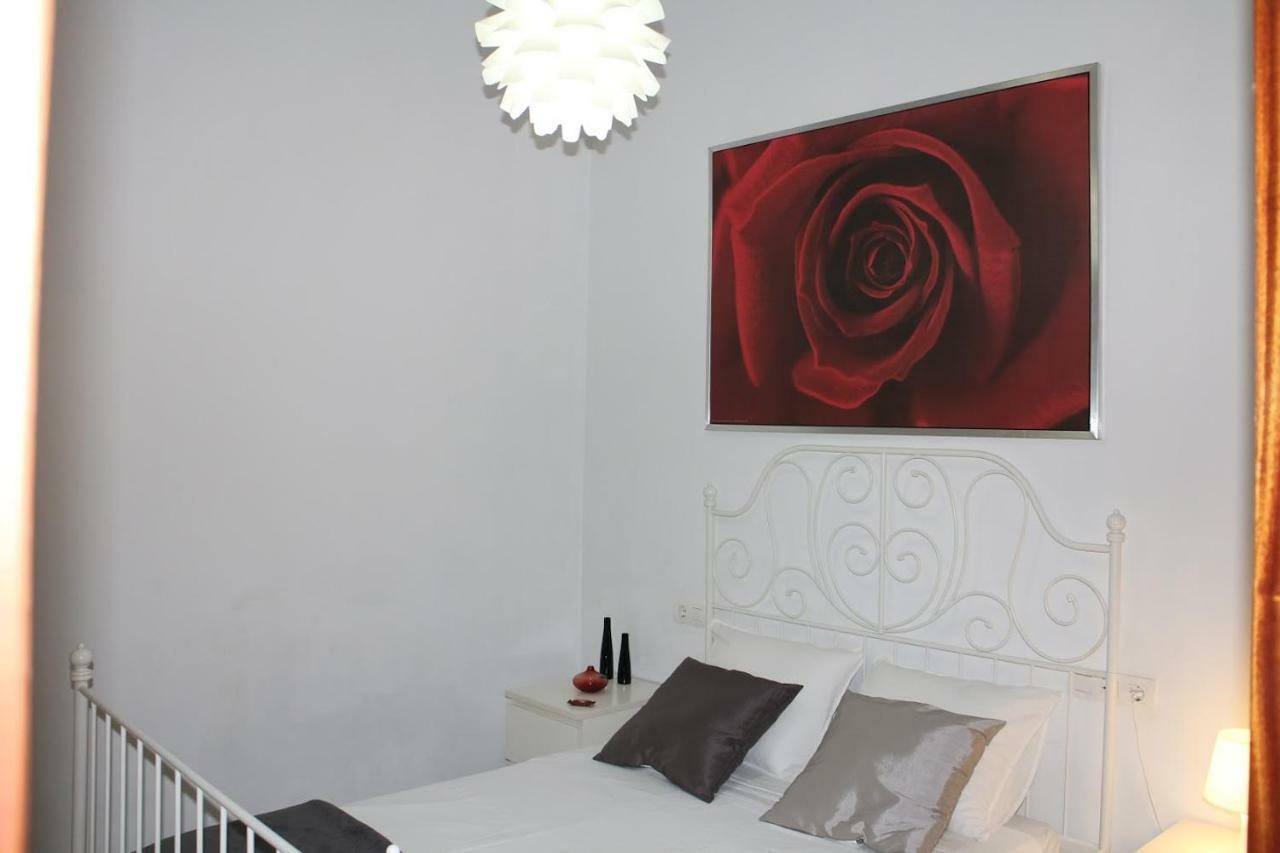 Apartamentos Rg Triana, Calle Castilla Con Patio 塞维利亚 外观 照片