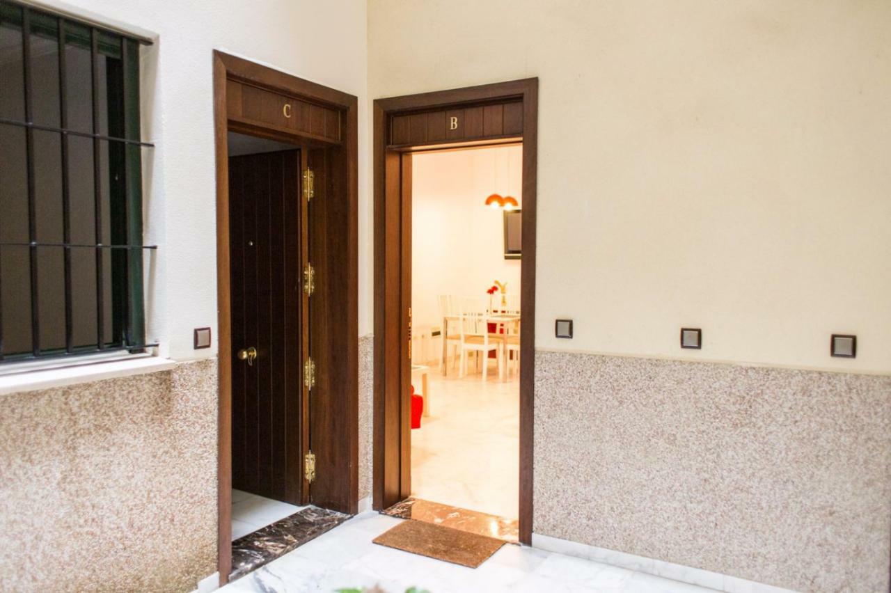 Apartamentos Rg Triana, Calle Castilla Con Patio 塞维利亚 外观 照片